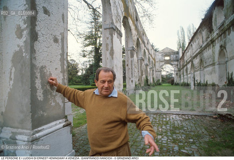 Caption: Nome: .ERNEST HEMINGWAY.Descrizione: .GIANFRANCO IVANCICH AMICO DI E.H. E FRATELLO DI ADRIANA DAVANTI ALLE ROVINE DELLA SUA VILLA A S.MICHELE AL TAGLIAMENTO.Credit: ©Graziano Arici/Rosebud2 .Nazione: ..Cittˆ: ..Data: .1991.