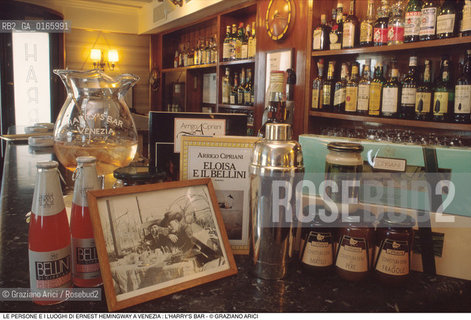 Caption: Nome: .ERNEST HEMINGWAY.Descrizione: .LHARRYS BAR BELLINI.Credit: ©Graziano Arici/Rosebud2 .Nazione: ..Cittˆ: ..Data: .1991.
