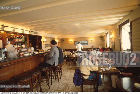 Caption: Nome: .ERNEST HEMINGWAY.Descrizione: .LHARRYS BAR.Credit: ©Graziano Arici/Rosebud2 .Nazione: ..Cittˆ: ..Data: .1991.