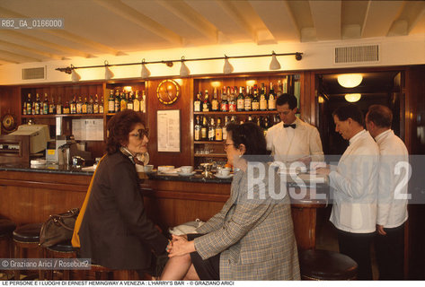 Caption: Nome: .ERNEST HEMINGWAY.Descrizione: .LHARRYS BAR.Credit: ©Graziano Arici/Rosebud2 .Nazione: ..Cittˆ: ..Data: .1991.