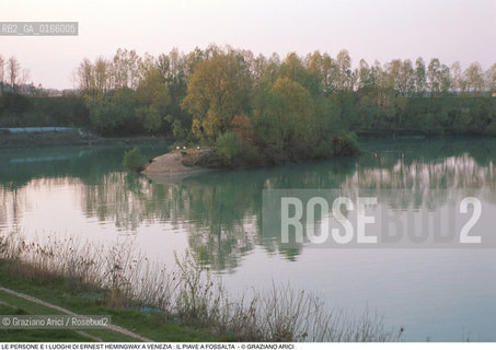 Caption: Nome: .ERNEST HEMINGWAY.Descrizione: .IL PIAVE A FOSSALTA.Credit: ©Graziano Arici/Rosebud2 .Nazione: ..Cittˆ: ..Data: .1991.