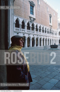 Caption: Nome: .GRAPPELLI STEPHAN.Descrizione: .MUSICA JAZZ VIOLINISTA/CON CAPPELLO IN PIAZZA SAN MARCO A VENEZIA.Credit: ©Graziano Arici/Rosebud2 / Costo: .A.Nazione: .FRANCIA.Cittˆ: ..Data: .1993