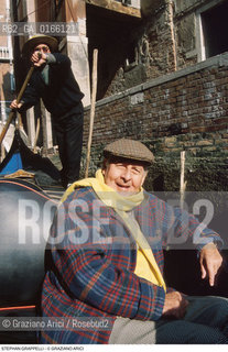 Caption: Nome: .GRAPPELLI STEPHAN.Descrizione: .MUSICA JAZZ VIOLINISTA/IN GONDOLA A VENEZIA.Credit: ©Graziano Arici/Rosebud2 / Costo: .A.Nazione: .FRANCIA.Cittˆ: ..Data: .1993