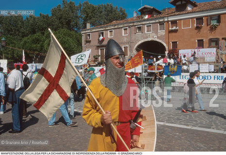 Nome: .LEGA NORD.Descrizione: .POLITICA / DICHIARAZIONE DI INDIPENDENZA DELLA PADANIA / MANIFESTAZIONE PRO SECESSIONE DIMOSTRANTI BANDIERE / IN RIVA SCHIAVONI.Credit: ©Graziano Arici/Rosebud2 Costo: ..Nazione: .ITALIA.Cittˆ: .VENEZIA.Data: .1997..