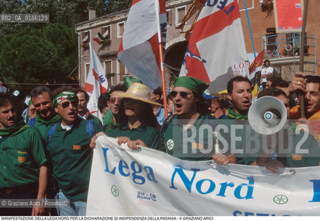 Nome: .LEGA NORD.Descrizione: .POLITICA / DICHIARAZIONE DI INDIPENDENZA DELLA PADANIA / MANIFESTAZIONE PRO SECESSIONE CAMICIE VERDI BANDIERE / IN RIVA SCHIAVONI .Credit: ©Graziano Arici/Rosebud2 Costo: ..Nazione: .ITALIA.Cittˆ: .VENEZIA.Data: .1997..