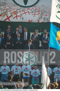 Nome: .LEGA NORD.Descrizione: .POLITICA / UMBERTO BOSSI SUL PALCO PER LA DICHIARAZIONE DI INDIPENDENZA DELLA PADANIA / MANIFESTAZIONE PRO SECESSIONE  .Credit: ©Graziano Arici/Rosebud2 Costo: ..Nazione: .ITALIA.Cittˆ: .VENEZIA.Data: .1997..