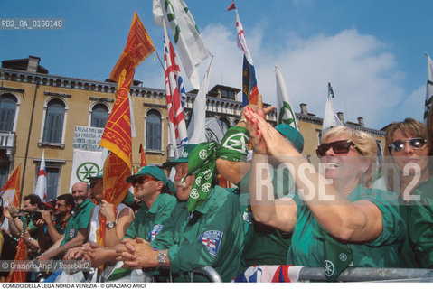 Nome: .LEGA NORD.Descrizione: .POLITICA / COMIZIO MANIFESTAZIONE CAMICIE VERDI BANDIERE .Credit: ©Graziano Arici/Rosebud2 Costo: ..Nazione: .ITALIA.Cittˆ: .VENEZIA.Data: .1997..