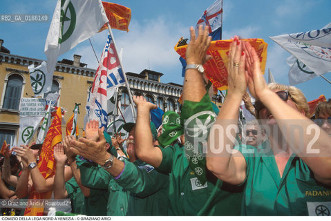 Nome: .LEGA NORD.Descrizione: .POLITICA / COMIZIO MANIFESTAZIONE CAMICIE VERDI BANDIERE .Credit: ©Graziano Arici/Rosebud2 Costo: ..Nazione: .ITALIA.Cittˆ: .VENEZIA.Data: .1997..
