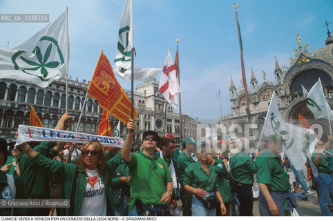 Nome: .LEGA NORD.Descrizione: .POLITICA / COMIZIO MANIFESTAZIONE / CAMICIE VERDI IN PIAZZA SAN MARCO CON BANDIERE E STRISCIONI.Credit: ©Graziano Arici/Rosebud2 Costo: ..Nazione: .ITALIA.Cittˆ: .VENEZIA.Data: .1997..