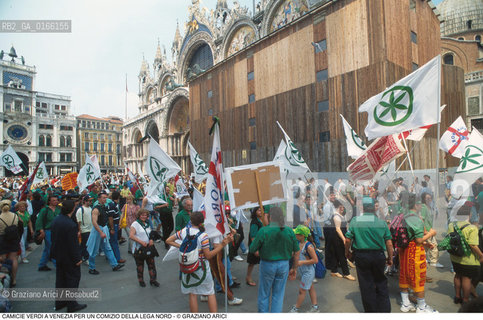 Nome: .LEGA NORD.Descrizione: .POLITICA / COMIZIO MANIFESTAZIONE / CAMICIE VERDI IN PIAZZA SAN MARCO CON BANDIERE E STRISCIONI.Credit: ©Graziano Arici/Rosebud2 Costo: ..Nazione: .ITALIA.Cittˆ: .VENEZIA.Data: .1997..