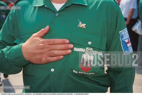 Nome: .LEGA NORD.Descrizione: .POLITICA / COMIZIO MANIFESTAZIONE / UN MEMBRO DELLA GUARDIA NAZIONALE PADANA CAMICIA VERDE .Credit: ©Graziano Arici/Rosebud2 Costo: ..Nazione: .ITALIA.Cittˆ: ..Data: .1997..