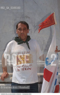 Nome: .LEGA NORD.Descrizione: .POLITICA / COMIZIO MANIFESTAZIONE / DIMOSTRANTE CON LA MAGLIETTA E LA BANDIERA DEL LEONE DI SAN MARCO .Credit: ©Graziano Arici/Rosebud2 Costo: ..Nazione: .ITALIA.Cittˆ: .VENEZIA.Data: .1997..