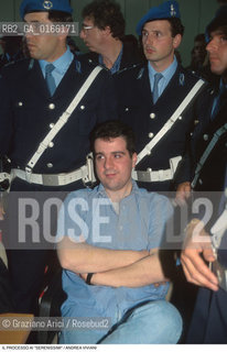 Nome: .LEGA NORD.Descrizione: .POLITICA / IL PROCESSO AI SERENISSIMI / LIMPUTATO ANDREA VIVIANI IN AULA CON I POLIZIOTTI.Credit: ©Graziano Arici/Rosebud2 Costo: ..Nazione: .ITALIA.Cittˆ: ..Data: .1997..