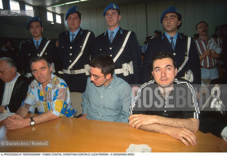 Nome: .LEGA NORD.Descrizione: .POLITICA / IL PROCESSO AI SERENISSIMI / GLI IMPUTATI FABIO CONTIN, CHRISTIAN CONTIN E LUCA PERONI IN AULA CON I POLIZIOTTI.Credit: ©Graziano Arici/Rosebud2 Costo: ..Nazione: .ITALIA.Cittˆ: ..Data: .1997..