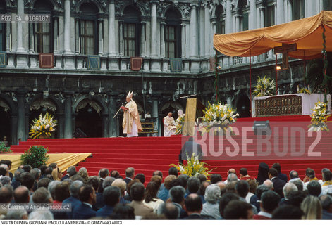 Caption: Caption: Nome: .PAPA.Descrizione: .RELIGIONE / VISITA DEL SANTO PADRE GIOVANNI PAOLO II KAROL WOJTYLA / ALTARE DISCORSO IN PIAZZA SAN MARCO.Credit: ©Graziano Arici/Rosebud2 / Costo: .A.Nazione: .ITALIA.Cittˆ: .VENEZIA.Data: .17/06/1985
