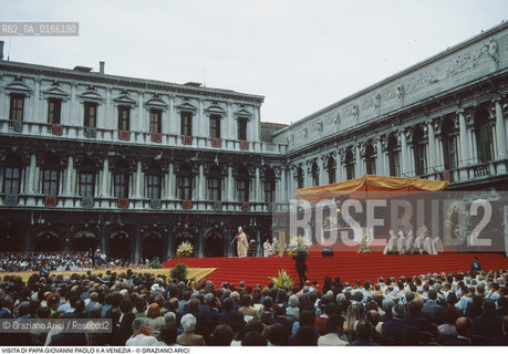 Caption: Caption: Nome: .PAPA.Descrizione: .RELIGIONE / VISITA DEL SANTO PADRE GIOVANNI PAOLO II KAROL WOJTYLA / ALTARE DISCORSO IN PIAZZA SAN MARCO.Credit: ©Graziano Arici/Rosebud2 / Costo: .A.Nazione: .ITALIA.Cittˆ: .VENEZIA.Data: .17/06/1985