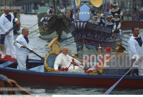 Caption: Caption: Nome: .PAPA.Descrizione: .RELIGIONE / VISITA DEL SANTO PADRE GIOVANNI PAOLO II KAROL WOJTYLA / IN GONDOLA.Credit: ©Graziano Arici/Rosebud2 / Costo: .A.Nazione: .ITALIA.Cittˆ: .VENEZIA.Data: .17/06/1985