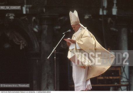 Nome: .PAPA.Descrizione: .RELIGIONE / VISITA DEL SANTO PADRE GIOVANNI PAOLO II KAROL WOJTYLA / DISCORSO IN PIAZZA SAN MARCO.Credit: ©Graziano Arici/Rosebud2 / Costo: .A.Nazione: .ITALIA.Cittˆ: .VENEZIA.Data: .17/06/1985