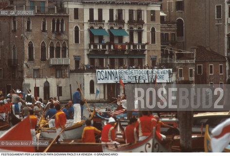 Caption: Caption: Nome: .PAPA.Descrizione: .RELIGIONE / VISITA DEL SANTO PADRE GIOVANNI PAOLO II KAROL WOJTYLA /FESTEGGIAMENTI STRISCIONE.Credit: ©Graziano Arici/Rosebud2 / Costo: .A.Nazione: .ITALIA.Cittˆ: .VENEZIA.Data: .17/06/1985