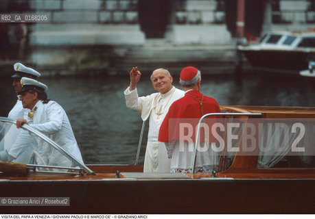 Caption: Caption: Nome: .PAPA.Descrizione: .RELIGIONE / VISITA DEL SANTO PADRE GIOVANNI PAOLO II KAROL WOJTYLA / CON IL PATRIARCA DI VENEZIA MARCO CE IN MOTOSCAFO.Credit: ©Graziano Arici/Rosebud2 / Costo: .A.Nazione: .ITALIA.Cittˆ: ..Data: .17/06/1985