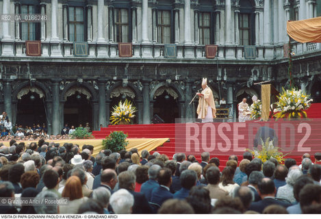 Nome: .PAPA.Descrizione: .RELIGIONE / VISITA DEL SANTO PADRE GIOVANNI PAOLO II KAROL WOJTYLA / MESSA IN PIAZZA SAN MARCO FOLLA.Credit: ©Graziano Arici/Rosebud2 / Costo: .A.Nazione: .ITALIA.Cittˆ: .VENEZIA.Data: .17/06/1985