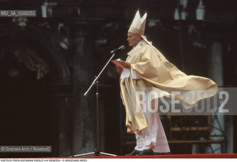 Caption: Caption: Nome: .PAPA.Descrizione: .RELIGIONE / VISITA DEL SANTO PADRE GIOVANNI PAOLO II KAROL WOJTYLA / DISCORSO IN PIAZZA SAN MARCO.Credit: ©Graziano Arici/Rosebud2 / Costo: .A.Nazione: .ITALIA.Cittˆ: .VENEZIA.Data: .17/06/1985