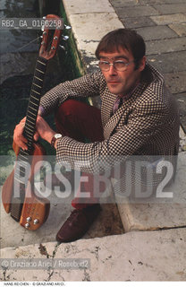 Nome: .REICHEN HANS.Descrizione: .MUSICA JAZZ CHITARRISTA/ACON LA CHITARRA.Credit: ©Graziano Arici/Rosebud2 / Costo: .A.Nazione: .USA.Cittˆ: .VENEZIA.Data: .1995.
