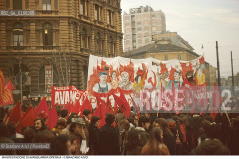 Nome: .MANIFESTAZIONE CORTEO .Descrizione: .AVANGUARDIA OPERAIA GRUPPI EXTRAPARLAMENTARI DI SINISTRA STRISCIONI.Credit: ©Graziano Arici/Rosebud2 Costo: ..Nazione: .ITALIA.Cittˆ: .MILANO.Data: .1972..