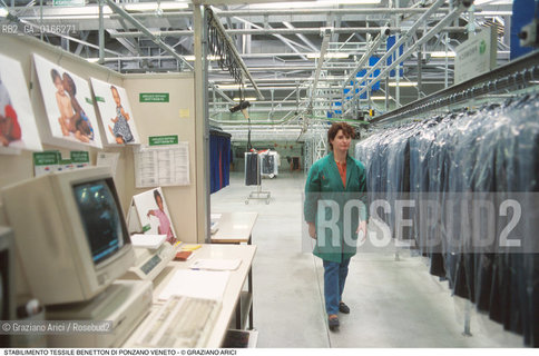 Caption: Nome: .FABBRICA BENETTON.Descrizione: .STABILIMENTO TESSILE / PONZANO.Credit: ©Graziano Arici/Rosebud2 .Nazione: ..Cittˆ: ..Data: .2000.