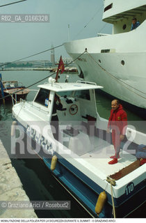 Nome: .SUMMIT.Descrizione: .POLITICA VERTICE DEI NOVE PAESI PIU INDUSTRIALIZZATI E DEI PAESI CEE / MOBILITAZIONE DELLA POLIZIA PER LA SICUREZZA / BARCA SUB.Credit: ©Graziano Arici/Rosebud2 Costo: ..Nazione: .ITALIA.Cittˆ: .VENEZIA.Data: .1980..