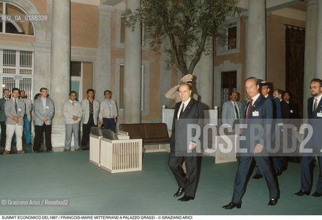 Nome: .SUMMIT ECONOMICO.Descrizione: .POLITICA VERTICE DEI NOVE PAESI PIU INDUSTRIALIZZATI / IL PRESIDENTE FRANCESE FRANCOIS-MARIE MITTERRAND A PALAZZO GRASSI.Credit: ©Graziano Arici/Rosebud2 Costo: ..Nazione: .ITALIA.Cittˆ: ..Data: .1987..