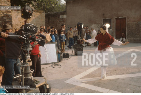 Nome: .CARNEVALE, UN AMORE .Descrizione: .DANZA BALLETTO CINEMA FILM REGIA DI MARIO LANFRANCHI / LATTRICE-BALLERINA CARLA FRACCI DURANTE LE RIPRESE MENTRE BALLA.Credit: ©Graziano Arici/Rosebud2 / Costo: .A.Nazione: .ITALIA.Cittˆ: ..Data: .1981