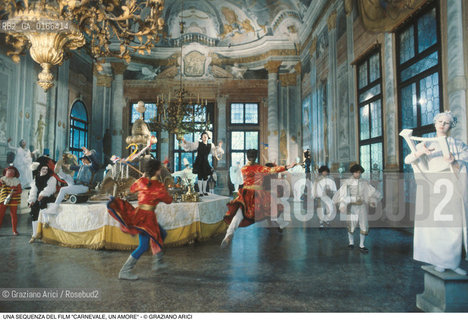 Nome: .CARNEVALE, UN AMORE .Descrizione: .DANZA BALLETTO CINEMA FILM REGIA DI MARIO LANFRANCHI / UNA SEQUENZA CON ATTORI E BALLERINI IN COSTUME DURANTE LE RIPRESE A CA REZZONICO .Credit: ©Graziano Arici/Rosebud2 / Costo: .A.Nazione: .ITALIA.Cittˆ: ..Data: .1981