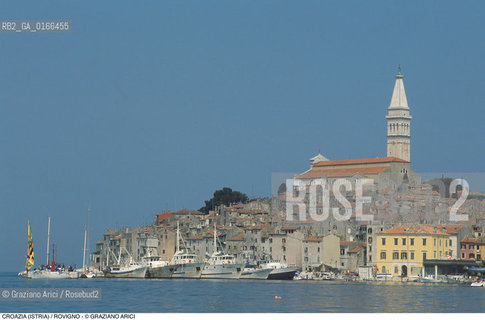 Nome: .REGIONE ISTRIA.Descrizione: .BARCHE PORTICCIOLO CAMPANILE CASE.Credit: ©Graziano Arici/Rosebud2 / Costo: .A.Nazione: .REPUBBLICA CROATA.Cittˆ: .ROVIGNO.Data: .1992