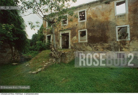 Nome: .REGIONE ISTRIA.Descrizione: .CASA ABBANDONATA.Credit: ©Graziano Arici/Rosebud2 / Costo: .A.Nazione: .REPUBBLICA CROATA.Cittˆ: .PORTOLE.Data: .1992