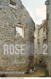 Nome: .REGIONE ISTRIA.Descrizione: .CASE ABBANDONATE.Credit: ©Graziano Arici/Rosebud2 / Costo: .A.Nazione: .REPUBBLICA CROATA.Cittˆ: .VALLE DISTRIA.Data: .1992