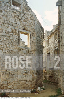Nome: .REGIONE ISTRIA.Descrizione: .CASE ABBANDONATE.Credit: ©Graziano Arici/Rosebud2 / Costo: .A.Nazione: .REPUBBLICA CROATA.Cittˆ: .VALLE DISTRIA.Data: .1992