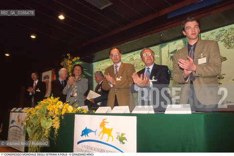 Nome: .1¡ CONGRESSO MONDIALE DEGLI ISTRIANI .Descrizione: .POLITICA / TAVOLO DEI RELATORI / ALLHOTEL HISTRIA.Credit: ©Graziano Arici/Rosebud2 / Costo: .A.Nazione: .REPUBBLICA CROATA.Cittˆ: .POLA.Data: .13-16 APRILE 1995