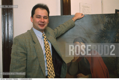 Nome: .REGIONE ISTRIA.Descrizione: .POLITICA / MAURIZIO TREMUL PRESIDENTE DELLA GIUNTA ESECUTIVA DELLUNIONE ITALIANA / QUADRO CON DANTE.Credit: ©Graziano Arici/Rosebud2 / Costo: .A.Nazione: ..Cittˆ: .POLA.Data: .1995