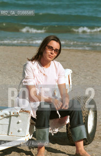 CINEMA 2000 / 57. MOSTRA INTERNAZIONALE DARTE CINEMATOGRAFICA - LATTRICE DEL FILM LA FAUTE A VOLTAIRE ELODIE BOUCHEZ (FRANCIA), IN SPIAGGIA / MARE - ©Graziano Arici/Rosebud2
