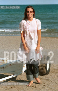CINEMA 2000 / 57. MOSTRA INTERNAZIONALE DARTE CINEMATOGRAFICA - LATTRICE DEL FILM LA FAUTE A VOLTAIRE ELODIE BOUCHEZ (FRANCIA), IN SPIAGGIA / MARE - ©Graziano Arici/Rosebud2