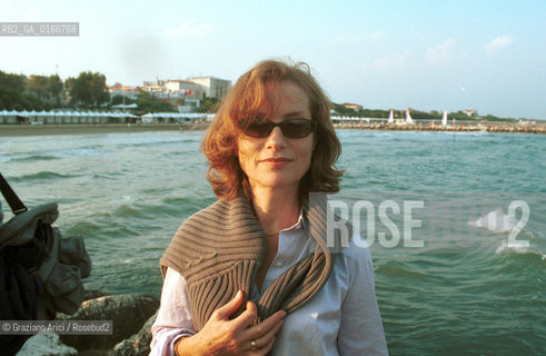 CINEMA 2000 / 57. MOSTRA INTERNAZIONALE DARTE CINEMATOGRAFICA - LATTRICE ISABELLE HUPPERT (FRANCIA) IN SPIAGGIA / MARE - ©Graziano Arici/Rosebud2