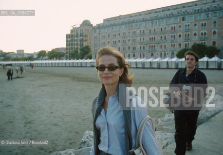 CINEMA 2000 / 57. MOSTRA INTERNAZIONALE DARTE CINEMATOGRAFICA - LATTRICE ISABELLE HUPPERT (FRANCIA) IN SPIAGGIA DAVANTI ALLHOTEL EXCELSIOR - ©Graziano Arici/Rosebud2