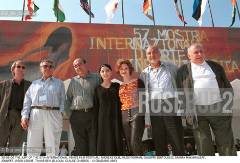 Caption: Nome:.ANDREAS KILB, MILOS FORMAN, GIUSEPPE BERTOLUCCI, SAMIRA MAKHMALBAF, JENNIFER JASON LEIGHT, TAHAR BEN JELLOUN, CLAUDE CHABROL.Descrizione:.CINEMA / LA GIURIA DELLA 57ma MOSTRA INTERNAZIONALE DARTE CINEMATOGRAFICA.Credit:.Graziano Arici/Rosebud2 Costo:.A.Nazione:..Cittˆ:.VENEZIA.Data:.2000