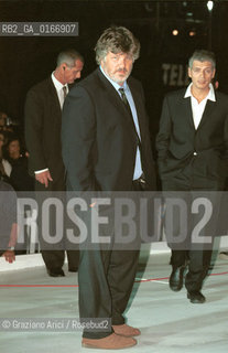 CINEMA / 57th INTERNATIONAL. VENICE FILM FESTIVAL (ITALY) - 8/9/00: THE DIRECTOR CARLO MAZZACURATI AND THE ACTOR FABRIZIO BENTIVOGLIO (ITALY) IN FRONT OF THE CINEMA PALACE FOR THE PROJECTION OF THE FILM LA LINGUA DEL SANTO- ©Graziano Arici/Rosebud2
