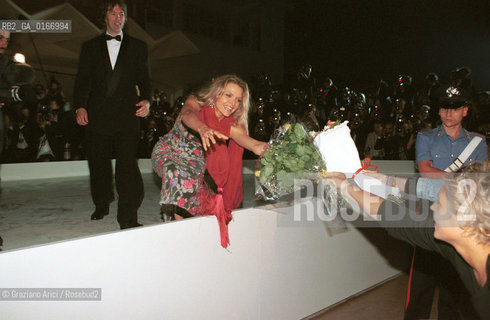 CINEMA 2000 / 57. MOSTRA INTERNAZIONALE DARTE CINEMATOGRAFICA - LATTRICE MICHELLE PFEIFFER (USA) CON IL MARITO DAVANTI AL PALAZZO DEL CINEMA PER LA PROIEZIONE DEL FILM WHAT LIES BENEATH - ©Graziano Arici/Rosebud2