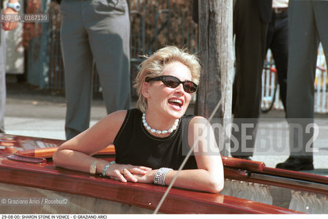 Caption: Nome:.STONE SHARON.Descrizione:.CINEMA ATTRICE.Credit:.Graziano Arici/Rosebud2 Costo:.A.Nazione:.USA.Cittˆ:.VENEZIA.Data:.2000