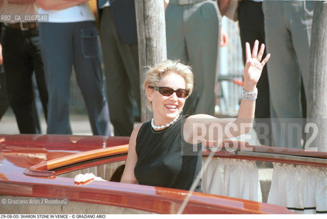 Caption: Nome:.STONE SHARON.Descrizione:.CINEMA ATTRICE.Credit:.Graziano Arici/Rosebud2 Costo:.A.Nazione:.USA.Cittˆ:.VENEZIA.Data:.2000