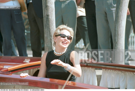 Caption: Nome:.STONE SHARON.Descrizione:.CINEMA ATTRICE.Credit:.Graziano Arici/Rosebud2 Costo:.A.Nazione:.USA.Cittˆ:.VENEZIA.Data:.2000
