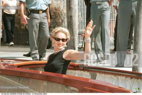 Caption: Nome:.STONE SHARON.Descrizione:.CINEMA ATTRICE.Credit:.Graziano Arici/Rosebud2 Costo:.A.Nazione:.USA.Cittˆ:.VENEZIA.Data:.2000